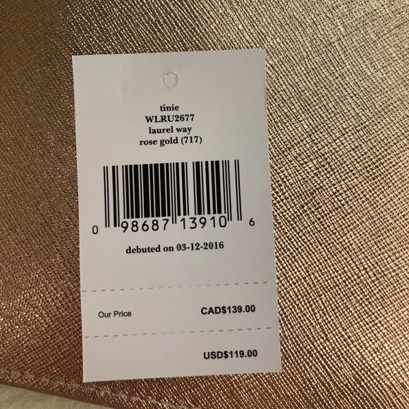 Kate Spade ♠️ Rose Gold Metallic Wristlet. - Picture 8 of 8